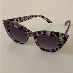 Simply Vera wang cat eyes sunnies!